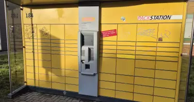 DHL Packstation 184 - Gladbacher Straße, Mönchengladbach - DHL Packstation mit Bildschirm in Mönchengladbach