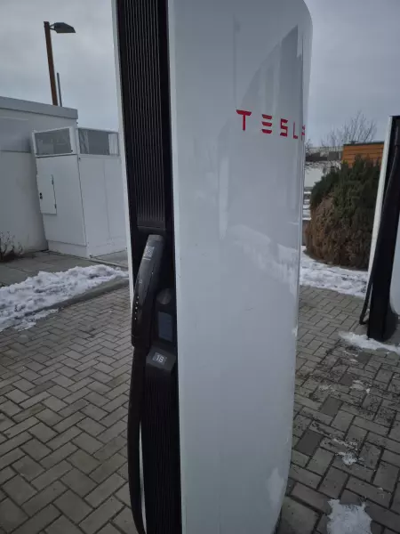 Tesla Supercharger - Glindenberger Weg, Magdeburg