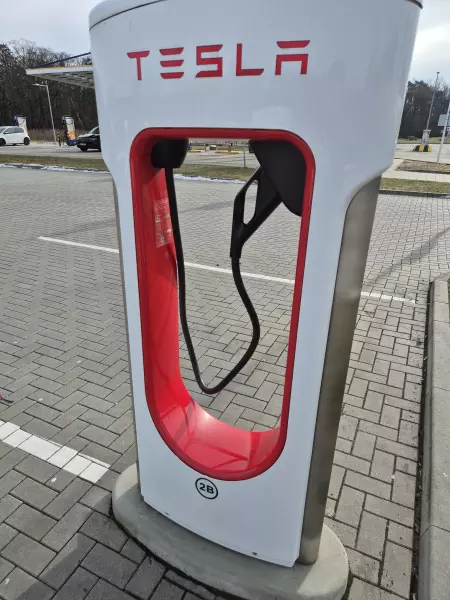 Tesla Supercharger - Berliner Heerstraße, Wendhausen