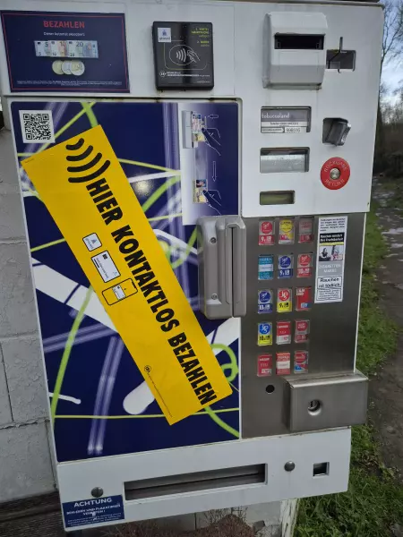 Zigarettenautomat (Tabakautomat) - Mülgaustraße 151, Mönchengladbach
